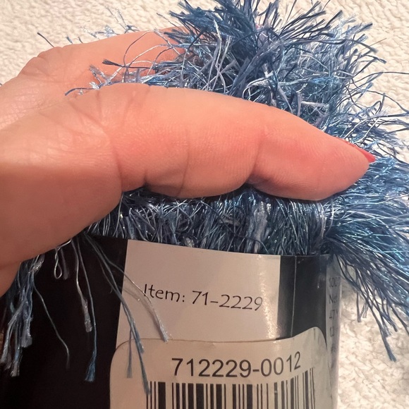 Department 71 Valerie Blue Eyelash Varigated Ombre Yarn 5 bulky 1.75oz 47 yards - Picture 4 of 5